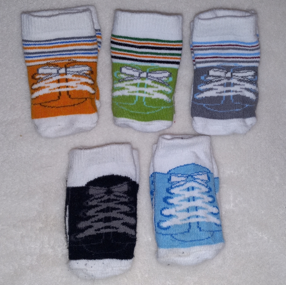 Bundle of over 40 pairs infant socks - Picture 9 of 16